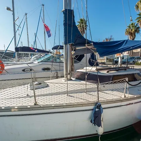 Hotel na wodzie Pequeno Velero En Port Forum Ideal Backpackers