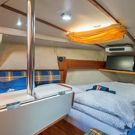 Pequeno Velero En Port Forum Ideal Backpackers