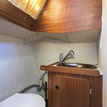 Båthotell Pequeno Velero En Port Forum Ideal Backpackers