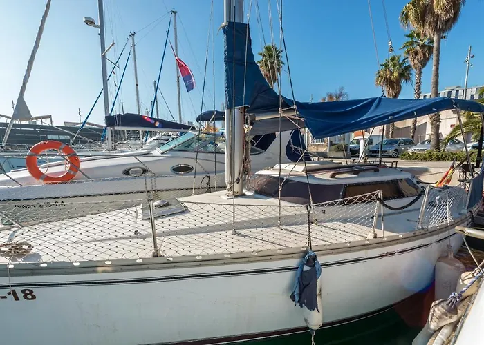 Hotel na wodzie Pequeno Velero En Port Forum Ideal Backpackers