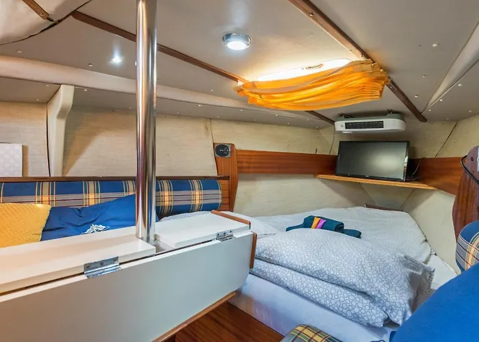 Pequeno Velero En Port Forum Ideal Backpackers