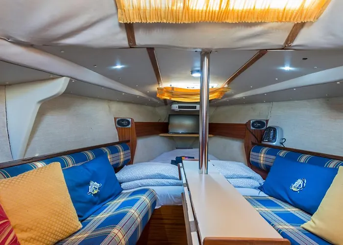 Hotel na wodzie Pequeno Velero En Port Forum Ideal Backpackers *