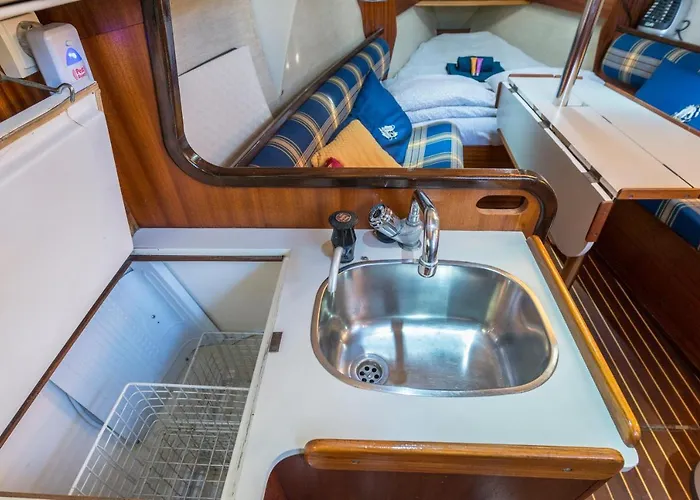 Pequeno Velero En Port Forum Ideal Backpackers Hotel na wodzie Barcelona